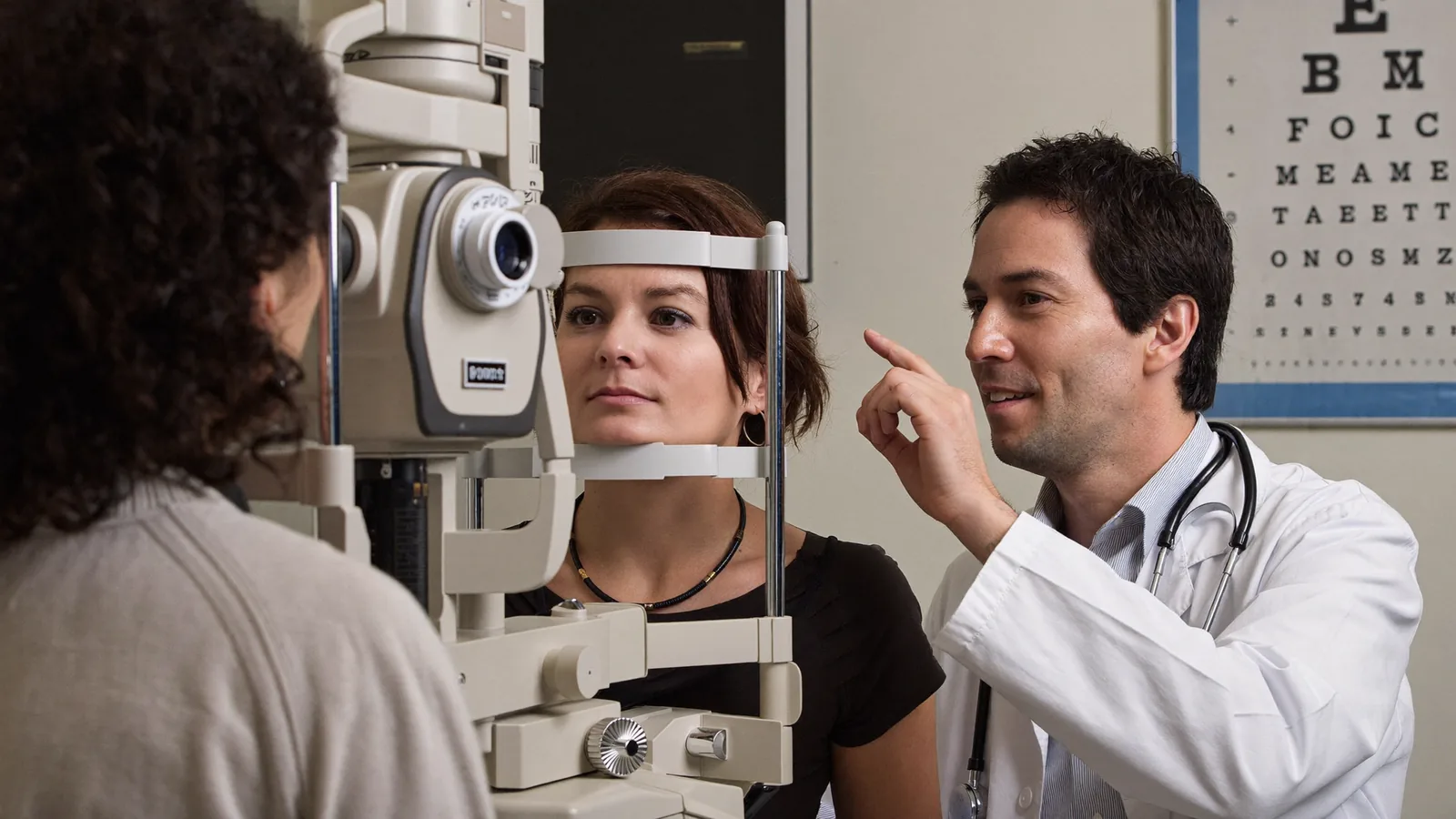 Retina uzmanı göz doktoru
