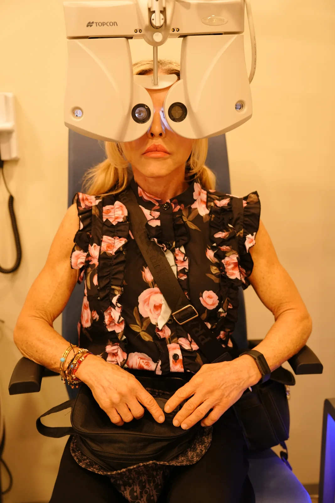 Refraction test for a glasses prescription in Istanbul